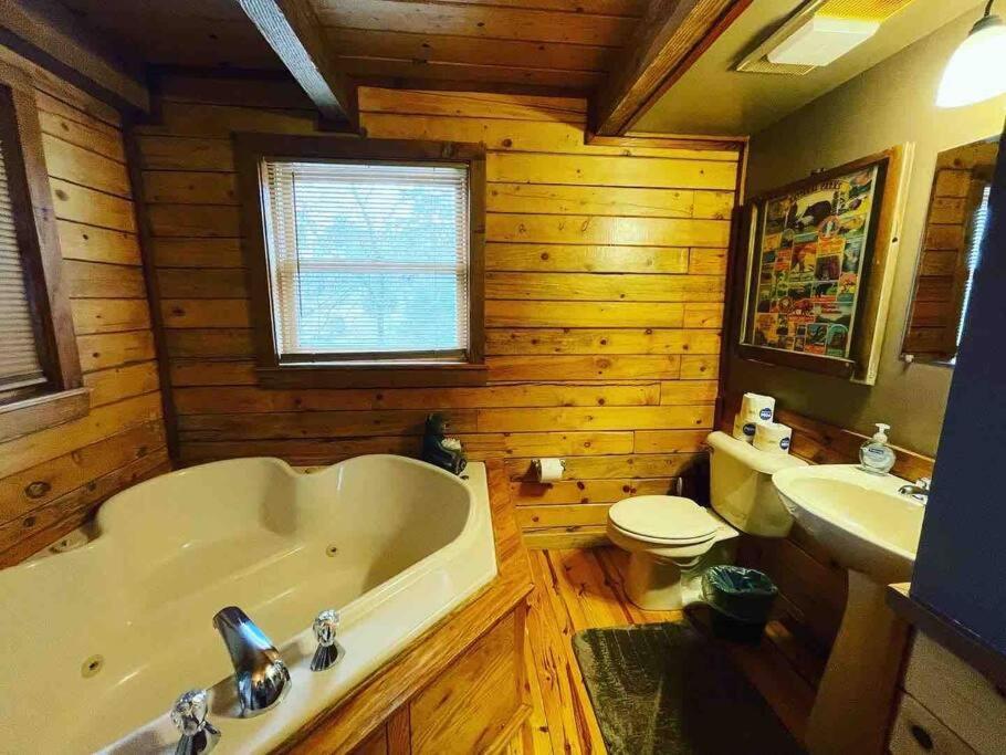 The Loft At Bear Mountain Log Cabins Eureka Springs Dış mekan fotoğraf